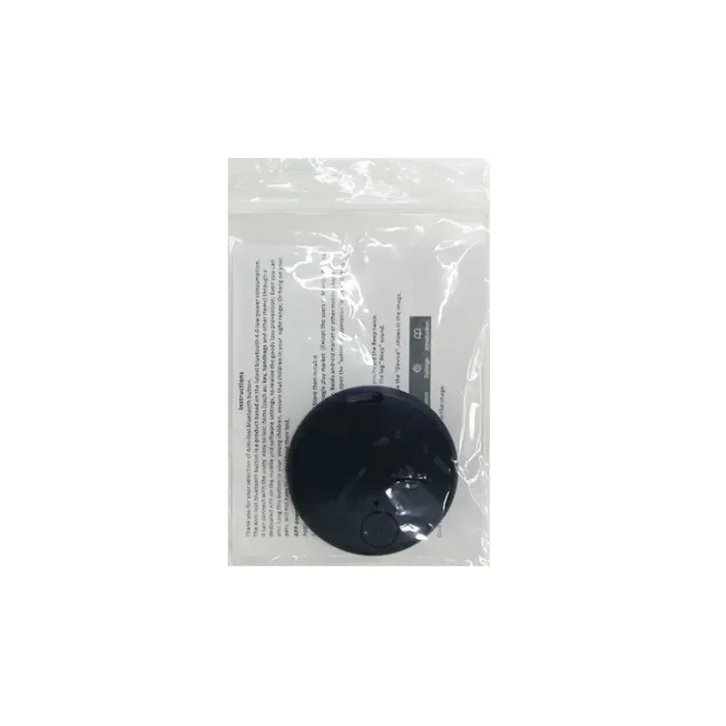 Gadget tecnológico compacto negro sobre bolsa transparente, ideal para hogares modernos.