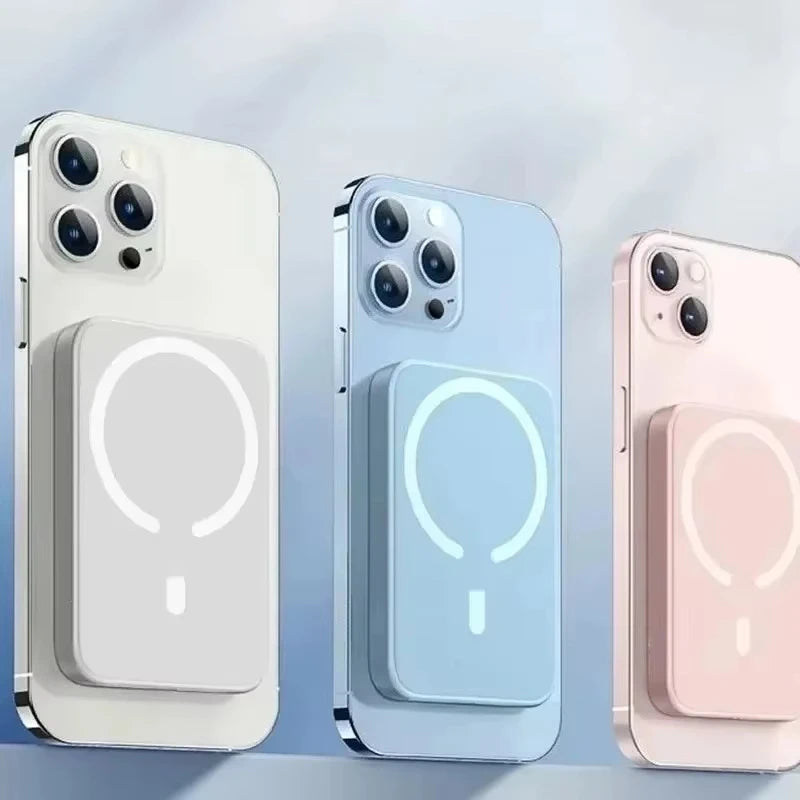 Cargadores inalámbricos magnéticos en teléfonos inteligentes modernos en colores pastel