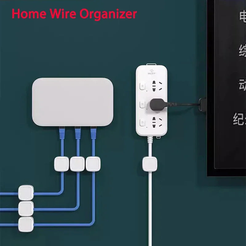 Organizador de cables doméstico en pared con regleta eléctrica y cables ordenados, solución para hogar moderno