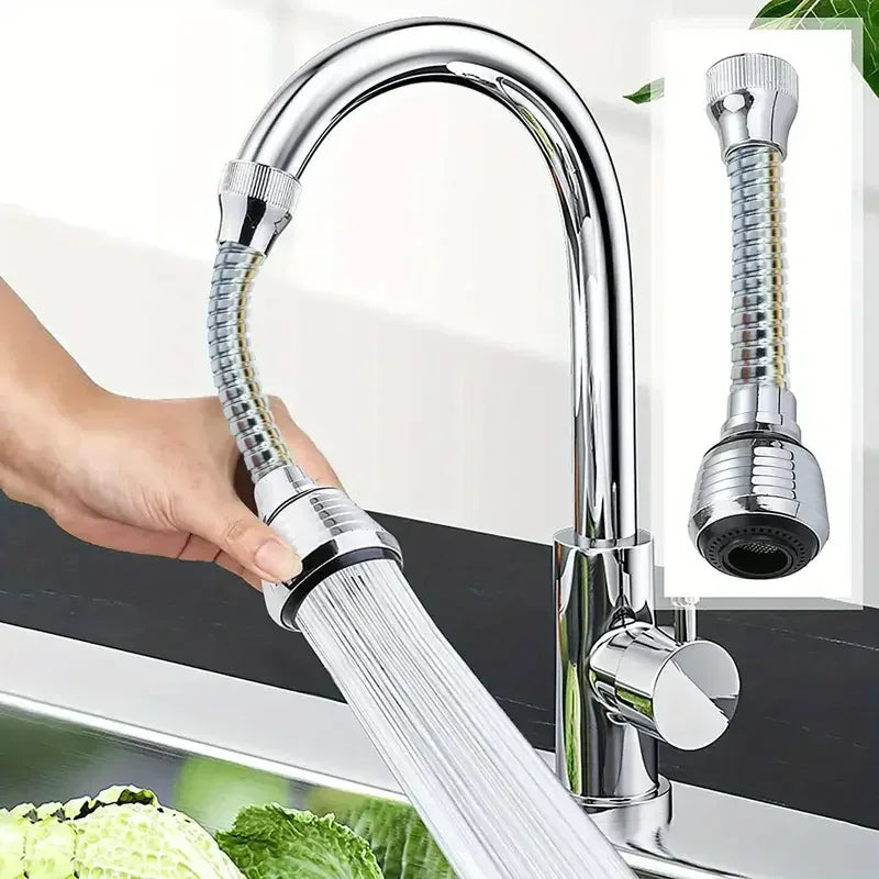 Extensor flexible para grifo de cocina cromado, usado para lavar verduras con chorro ajustable.
