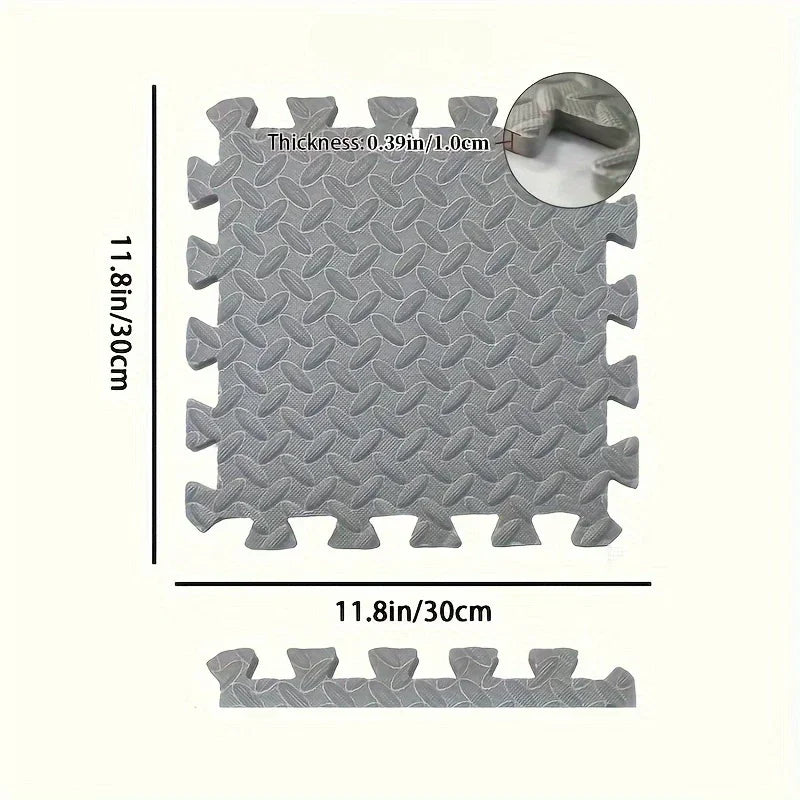 Alfombra de espuma entrelazada gris de 30x30 cm, textura antiderrapante, ideal para hogar moderno.