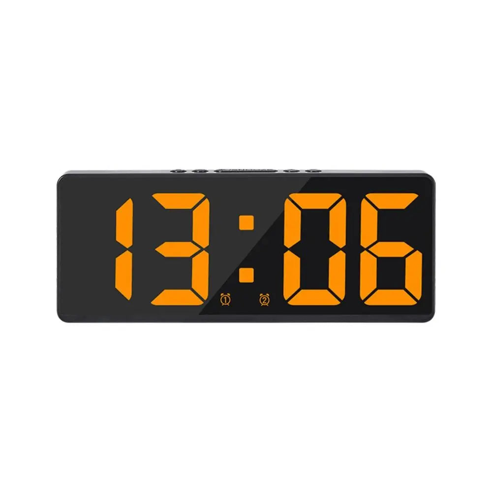 Reloj despertador digital LED con pantalla grande y números naranjas para hogar moderno