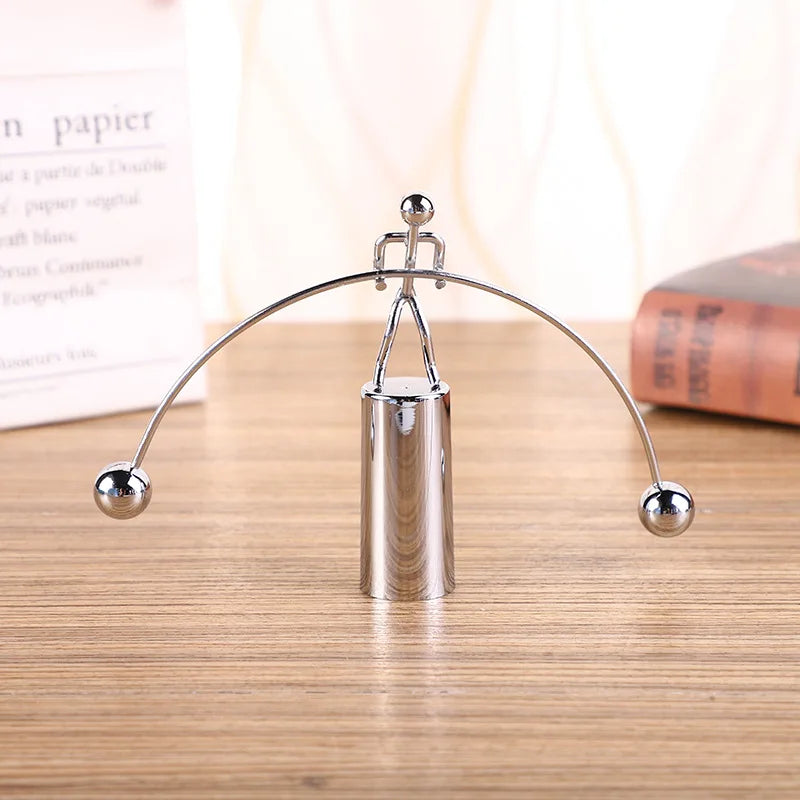 Adorno metálico de equilibrio para escritorio, accesorio decorativo moderno para hogar u oficina